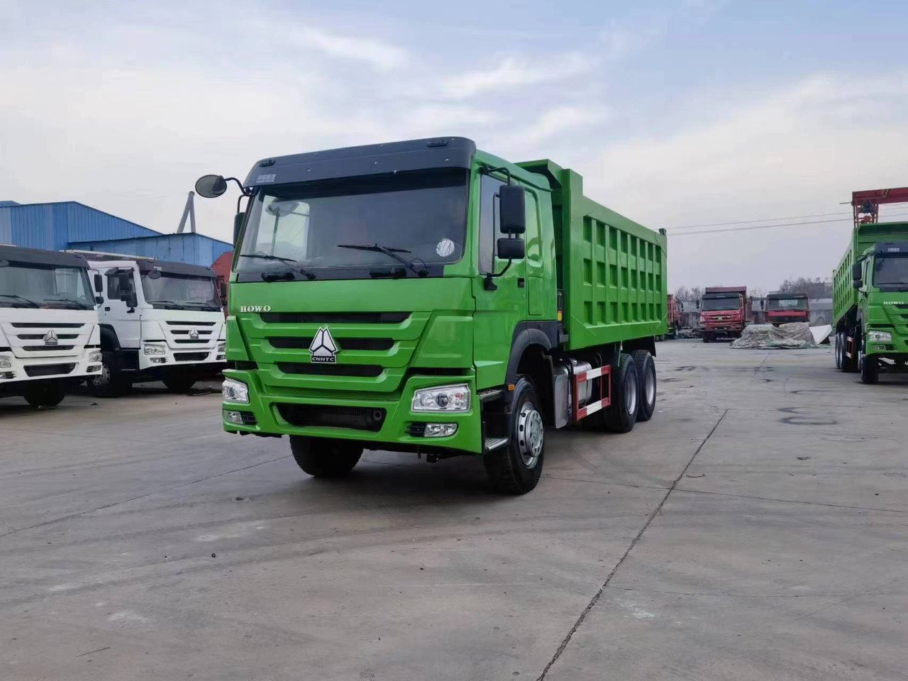 SINOTRUK HOWO 6*4 DUMP TRUCK - Самосвал: фото 1 SINOTRUK HOWO 6*4 DUMP TRUCK - Самосвал: фото 1
