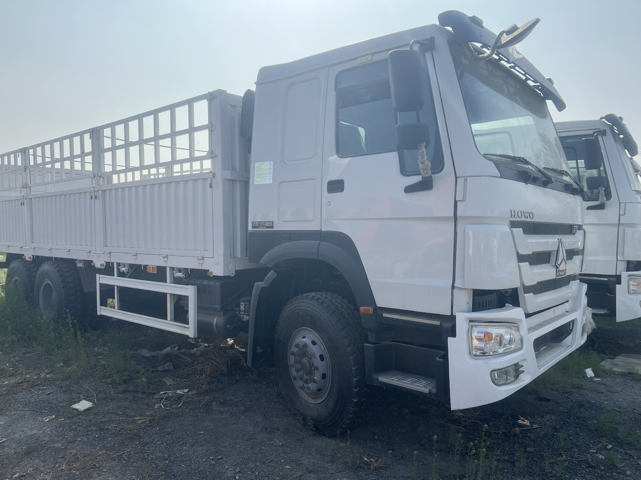 SINOTRUK HOWO 6*4 WITH FENCE - Самосвал: фото 3 SINOTRUK HOWO 6*4 WITH FENCE - Самосвал: фото 3