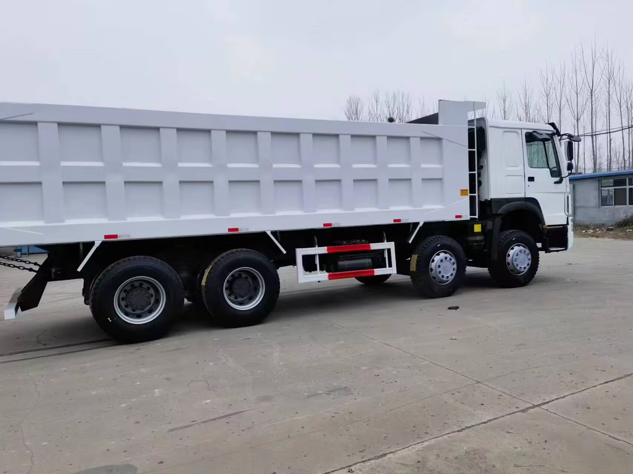 SINOTRUK HOWO 8*4 DUMP TRUCK - Самосвал: фото 1 SINOTRUK HOWO 8*4 DUMP TRUCK - Самосвал: фото 1