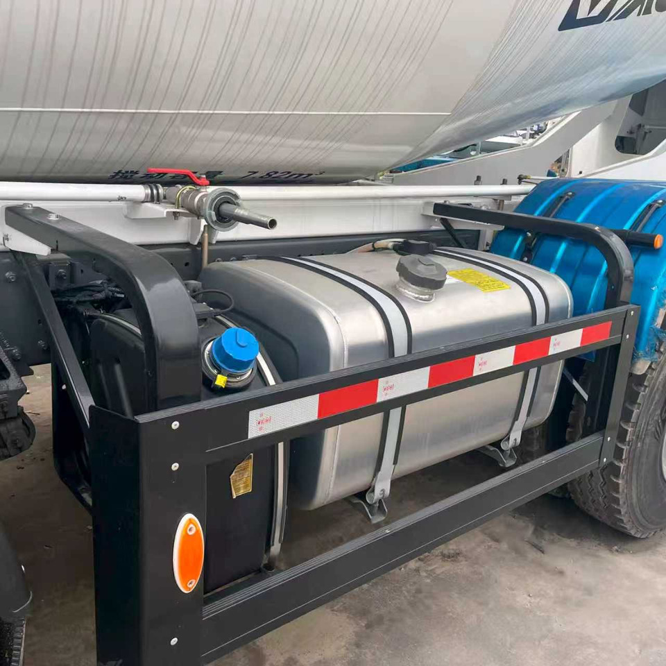 SINOTRUK TX350 HOWO Euro5 STAGE 5 TIER FIVE - Автобетоносмеситель: фото 4 SINOTRUK TX350 HOWO Euro5 STAGE 5 TIER FIVE - Автобетоносмеситель: фото 4