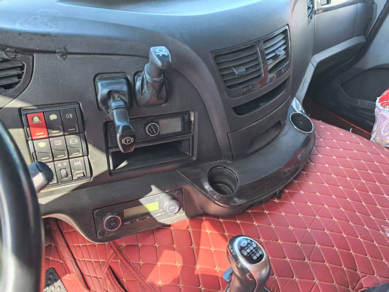 FAW JIEFANG - Тягач: фото 5 FAW JIEFANG - Тягач: фото 5