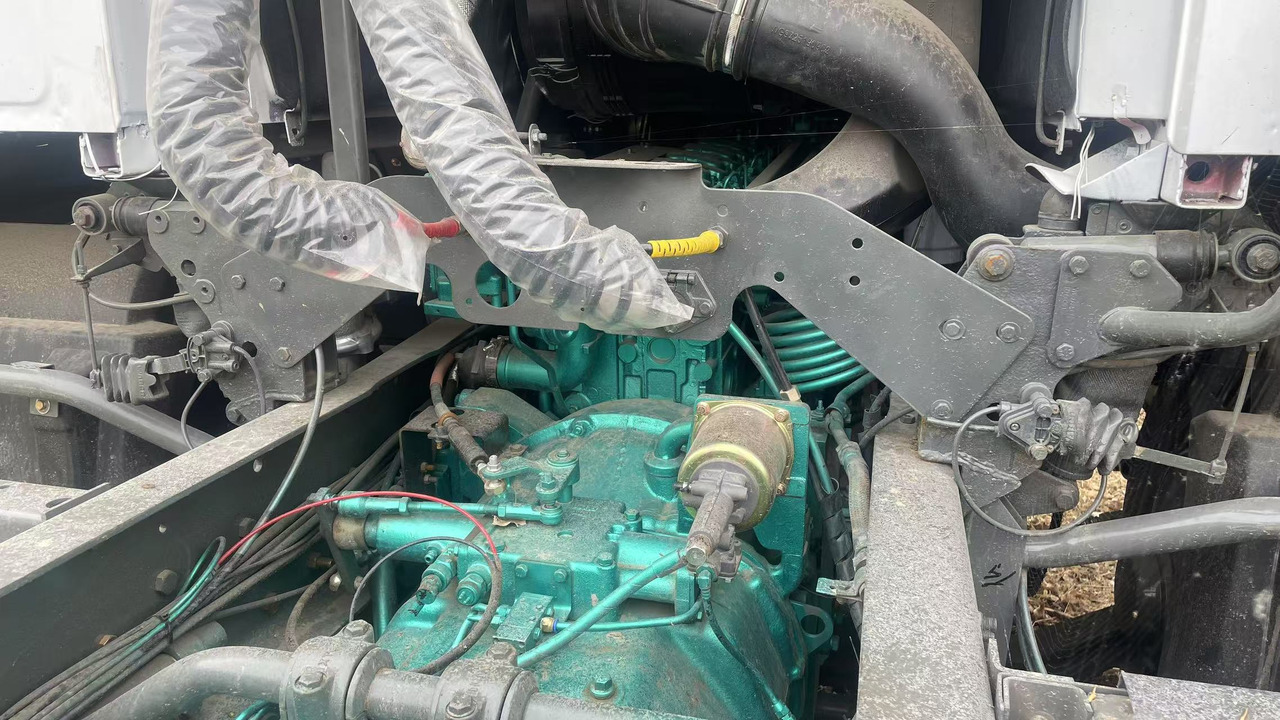 SINOTRUK HOWO 4*2 - Тягач: фото 5 SINOTRUK HOWO 4*2 - Тягач: фото 5