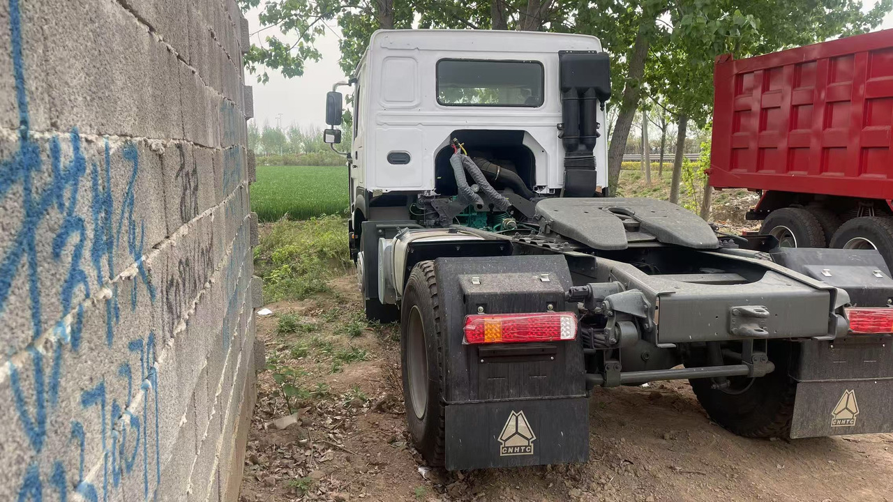 SINOTRUK HOWO 4*2 TRACTOR HEAD 371 375 380 400 420 HP - Тягач: фото 4 SINOTRUK HOWO 4*2 TRACTOR HEAD 371 375 380 400 420 HP - Тягач: фото 4