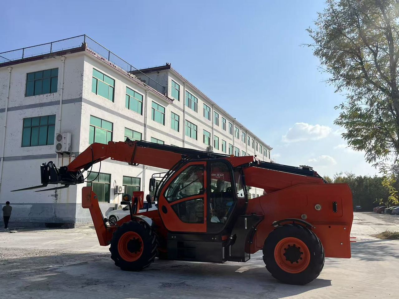 XCMG 17.5 METER BRAND NEW - Телескопический погрузчик: фото 2 XCMG 17.5 METER BRAND NEW - Телескопический погрузчик: фото 2