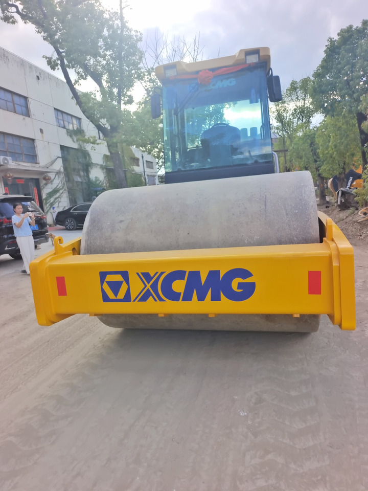 XCMG XS 223J - Дорожный каток: фото 3 XCMG XS 223J - Дорожный каток: фото 3