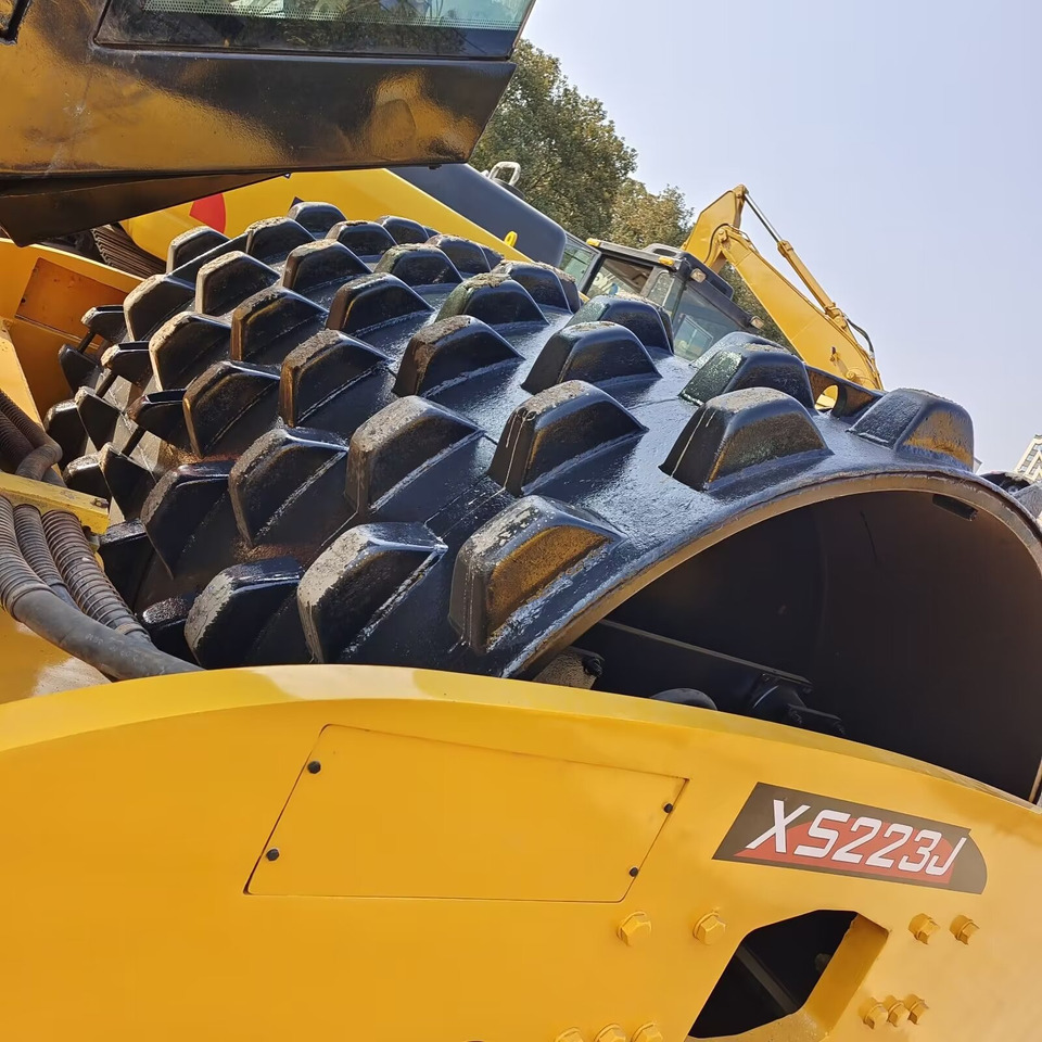 XCMG XS 223J WITH SHEEP FOOT PAD - Дорожный каток: фото 5 XCMG XS 223J WITH SHEEP FOOT PAD - Дорожный каток: фото 5