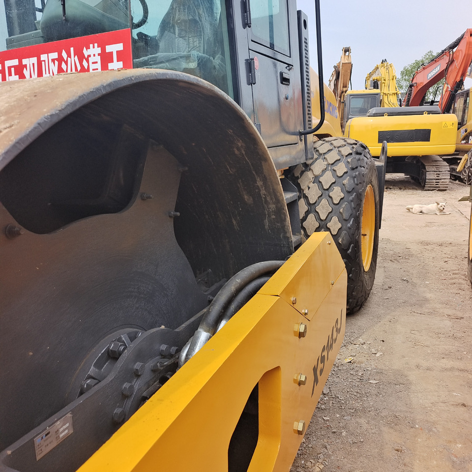 XCMG XS203J - Дорожный каток: фото 5 XCMG XS203J - Дорожный каток: фото 5