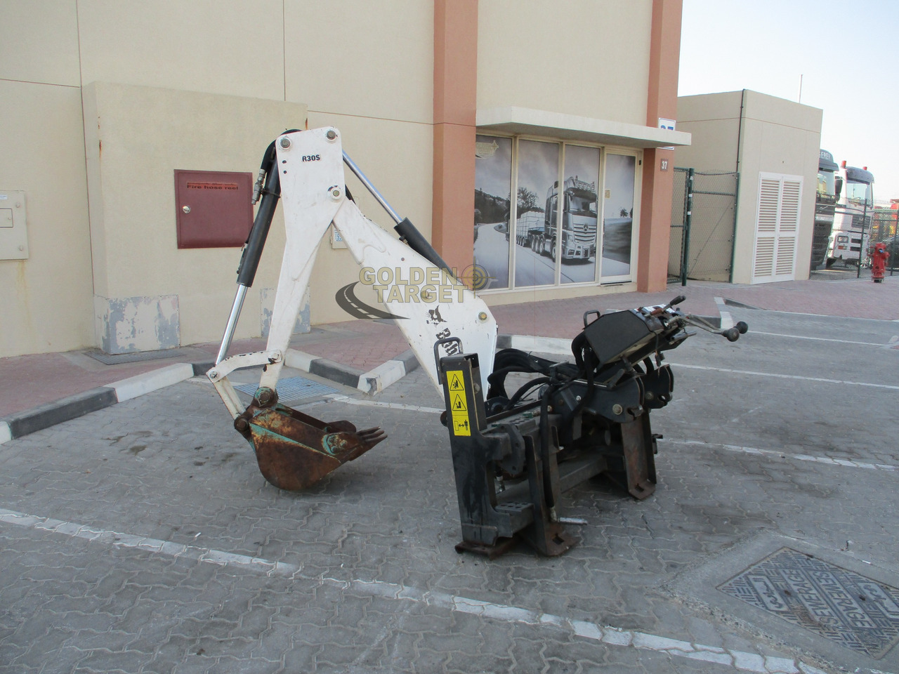 BOBCAT Skid Steer R30S Backhoe Attachment - Ковш для погрузчика для Мини-погрузчиков с бортовым поворотом: фото 3 BOBCAT Skid Steer R30S Backhoe Attachment - Ковш для погрузчика для Мини-погрузчиков с бортовым поворотом: фото 3