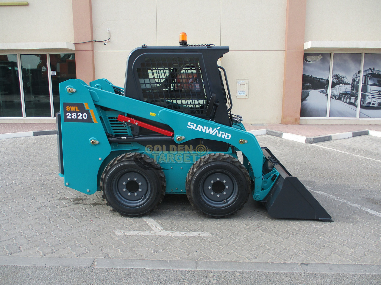 SUNWARD SWL2820 Skid Steer - Мини-погрузчик с бортовым поворотом: фото 5 SUNWARD SWL2820 Skid Steer - Мини-погрузчик с бортовым поворотом: фото 5