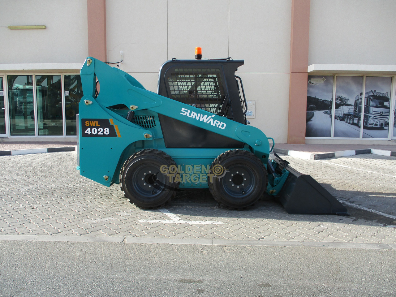 SUNWARD SWL4028 Skid Steer Loader - Мини-погрузчик с бортовым поворотом: фото 5 SUNWARD SWL4028 Skid Steer Loader - Мини-погрузчик с бортовым поворотом: фото 5