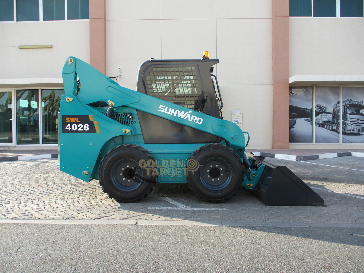 SUNWARD SWL4028 Skid Steer - Мини-погрузчик с бортовым поворотом: фото 5 SUNWARD SWL4028 Skid Steer - Мини-погрузчик с бортовым поворотом: фото 5