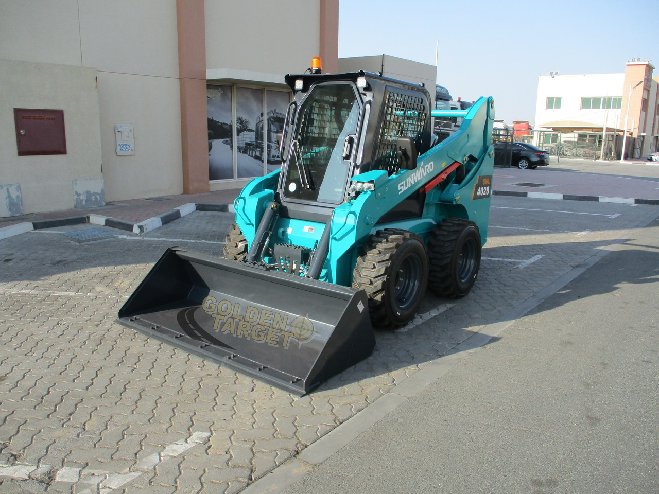 SUNWARD SWL4028 Skid Steer - Мини-погрузчик с бортовым поворотом: фото 2 SUNWARD SWL4028 Skid Steer - Мини-погрузчик с бортовым поворотом: фото 2