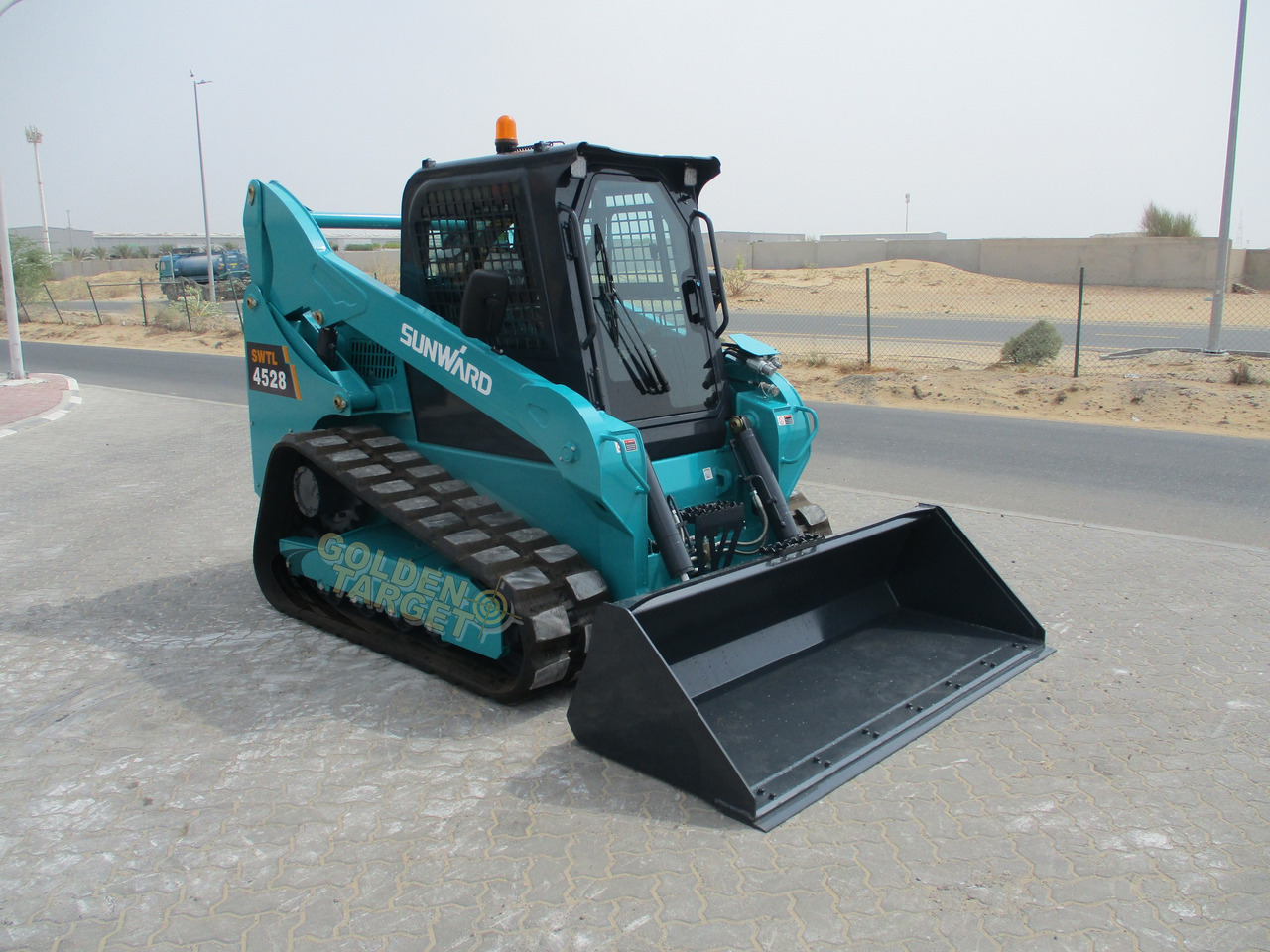 SUNWARD SWTL4528 Skid Steer - Мини-погрузчик с бортовым поворотом: фото 1 SUNWARD SWTL4528 Skid Steer - Мини-погрузчик с бортовым поворотом: фото 1