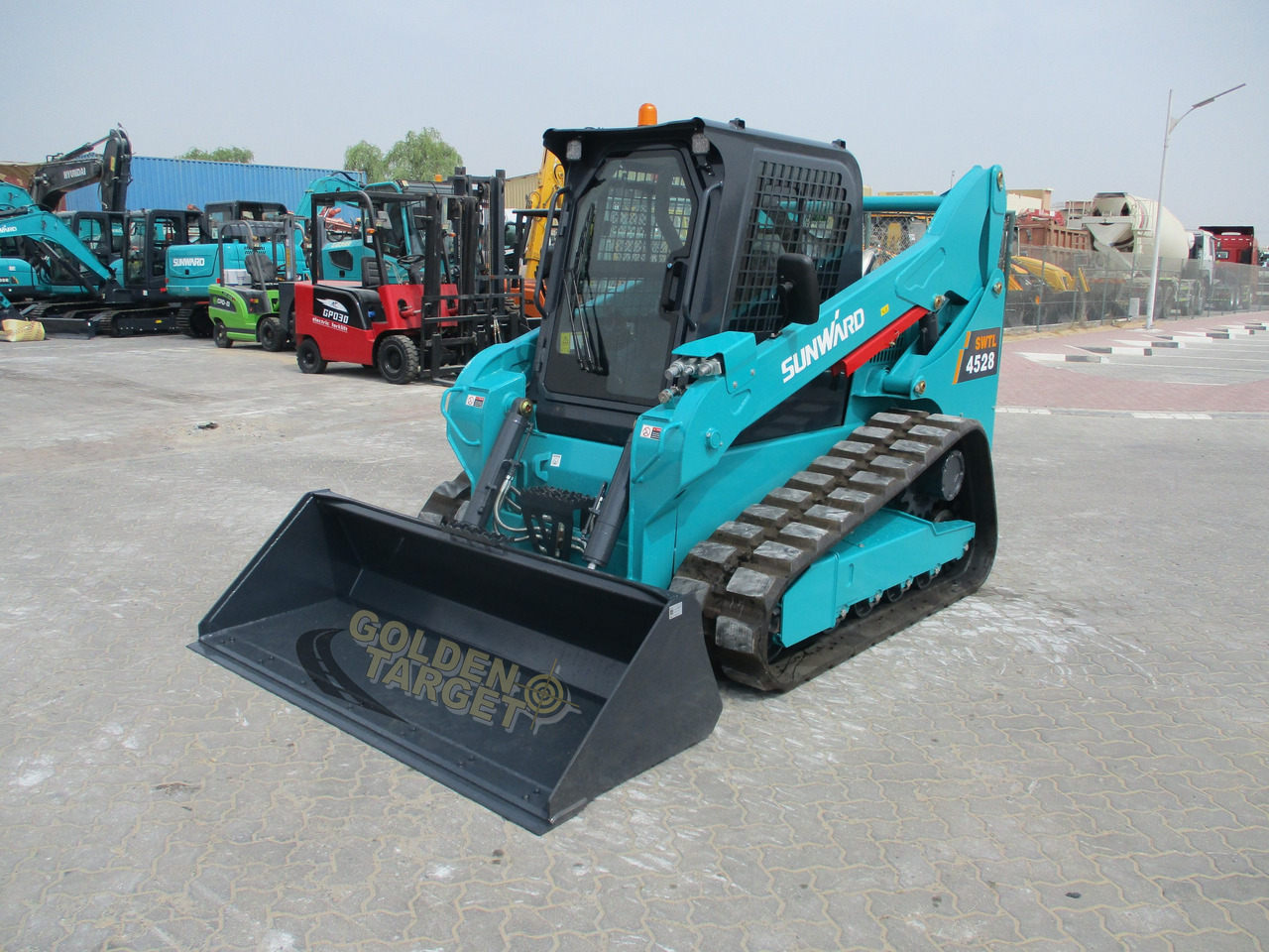 SUNWARD SWTL4528 Skid Steer - Мини-погрузчик с бортовым поворотом: фото 2 SUNWARD SWTL4528 Skid Steer - Мини-погрузчик с бортовым поворотом: фото 2
