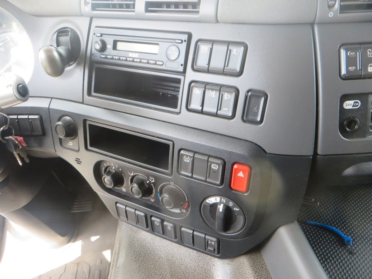 DAF CF320 4x2 18T Curtainside 7.70m в лизинг DAF CF320 4x2 18T Curtainside 7.70m: фото 15 DAF CF320 4x2 18T Curtainside 7.70m в лизинг DAF CF320 4x2 18T Curtainside 7.70m: фото 15