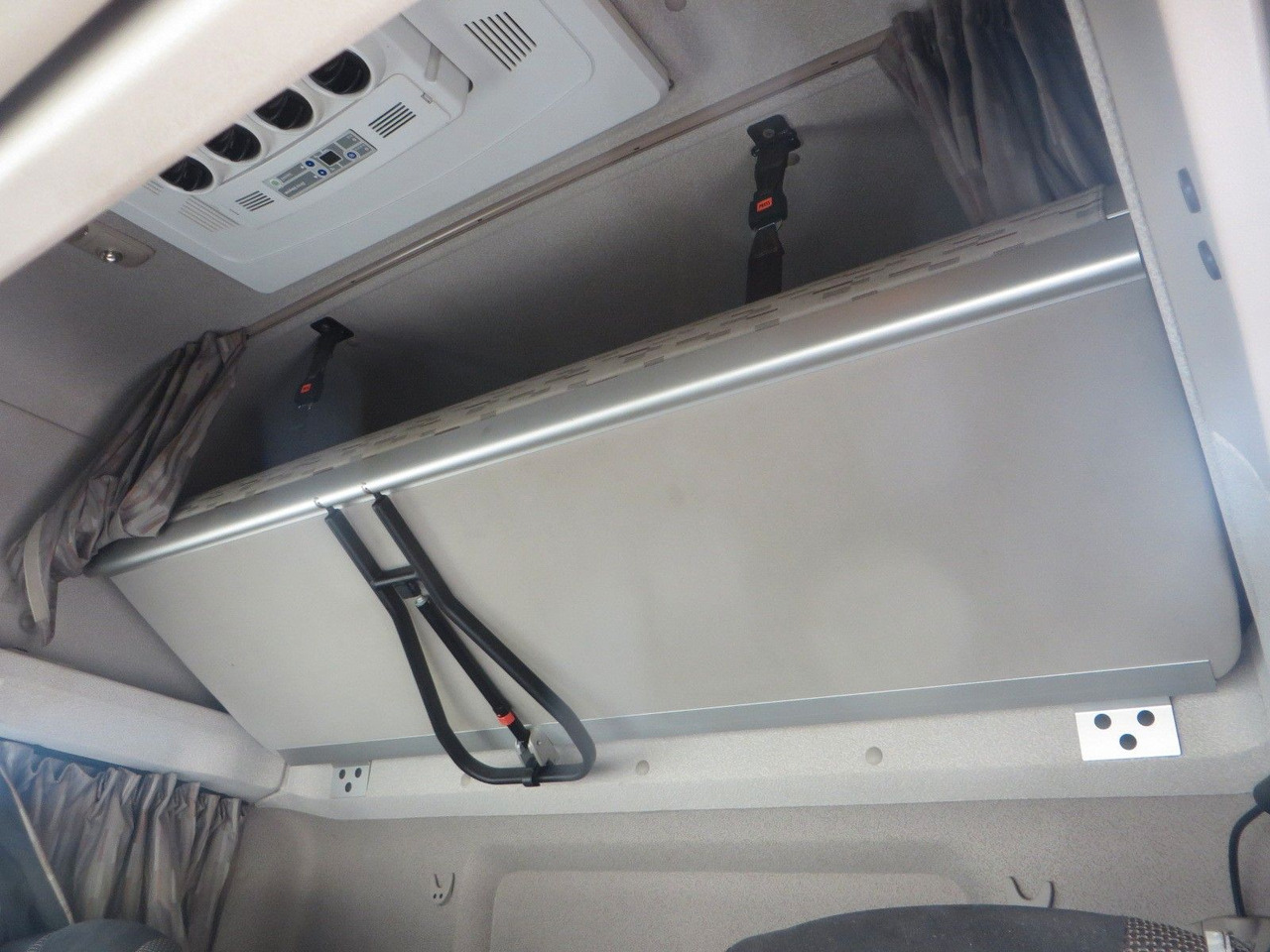 DAF CF320 4x2 18T Curtainside 7.70m в лизинг DAF CF320 4x2 18T Curtainside 7.70m: фото 12 DAF CF320 4x2 18T Curtainside 7.70m в лизинг DAF CF320 4x2 18T Curtainside 7.70m: фото 12