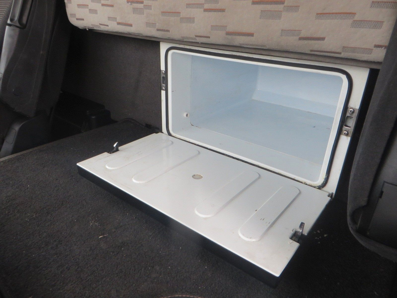 DAF CF320 4x2 18T Curtainside 7.70m в лизинг DAF CF320 4x2 18T Curtainside 7.70m: фото 14 DAF CF320 4x2 18T Curtainside 7.70m в лизинг DAF CF320 4x2 18T Curtainside 7.70m: фото 14