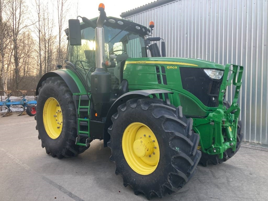 Трактор John Deere 6250 R: фото 7