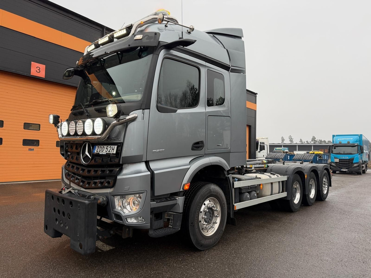 Tridemväxlare Mercedes-Benz Arocs -2022 | JOAB 24 ton | Plogutrustad - Крюковой мультилифт: фото 1 Tridemväxlare Mercedes-Benz Arocs -2022 | JOAB 24 ton | Plogutrustad - Крюковой мультилифт: фото 1