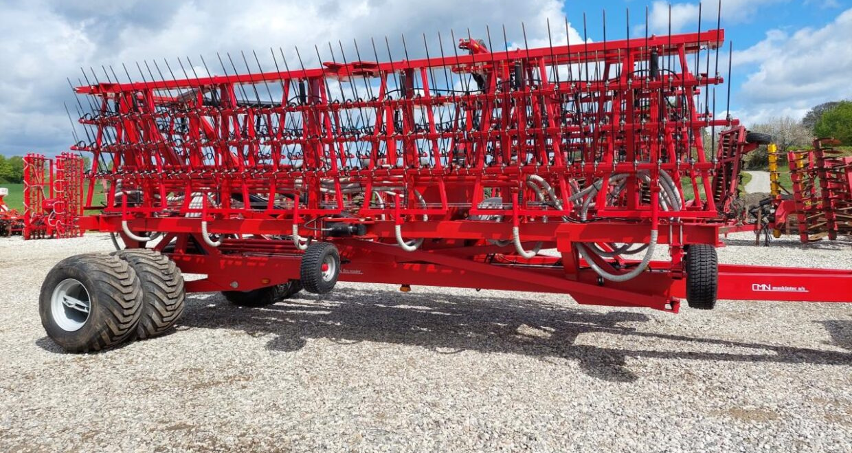 CMN Flex-Weeder 18m med frøudstyr - Борона: фото 1 CMN Flex-Weeder 18m med frøudstyr - Борона: фото 1