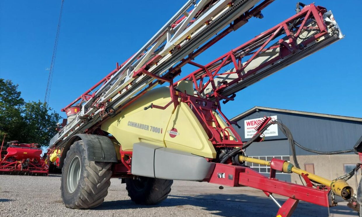 Hardi Commander 7000i - 36 m Twin - Прицепной опрыскиватель: фото 1 Hardi Commander 7000i - 36 m Twin - Прицепной опрыскиватель: фото 1