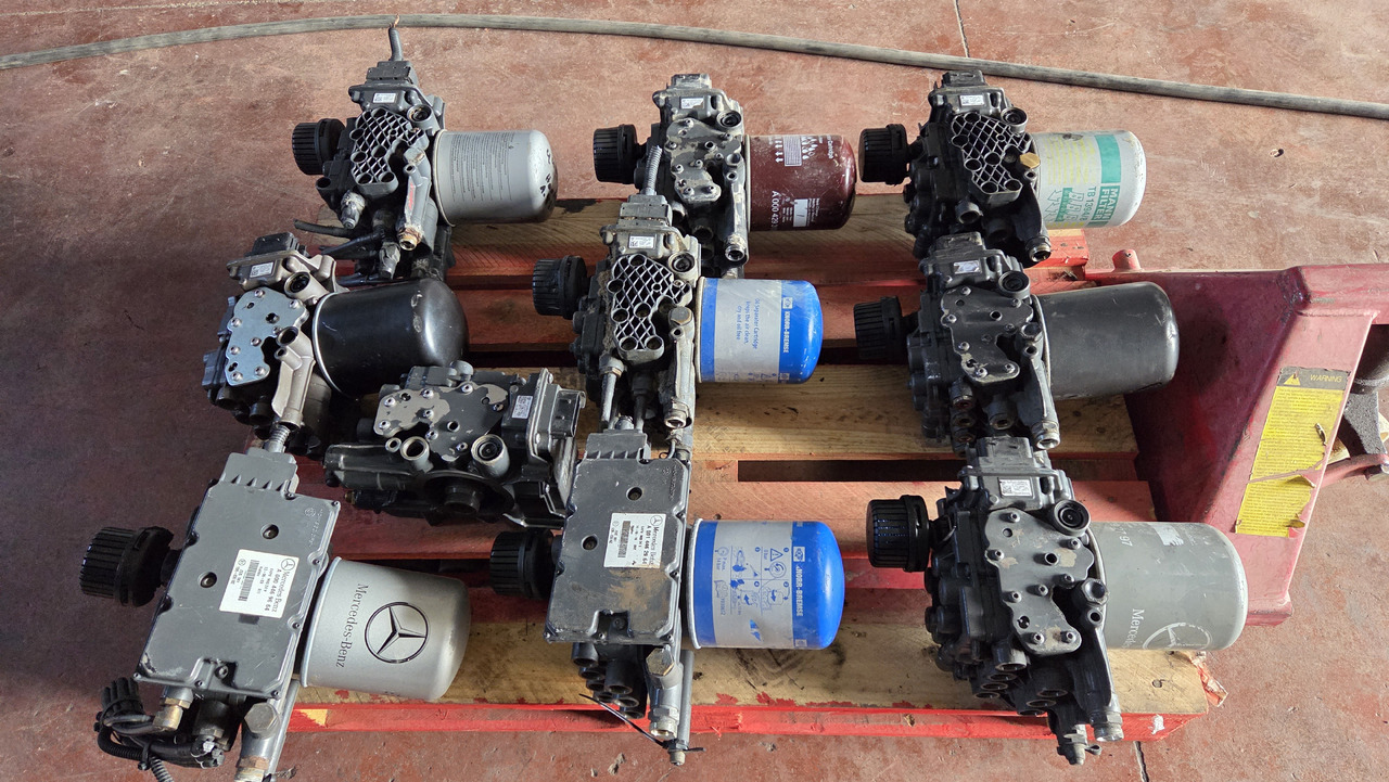 KNORR-BREMSE CONTROL UNIT EAPU K 102145 - Блок управления для Грузовиков: фото 1 KNORR-BREMSE CONTROL UNIT EAPU K 102145 - Блок управления для Грузовиков: фото 1