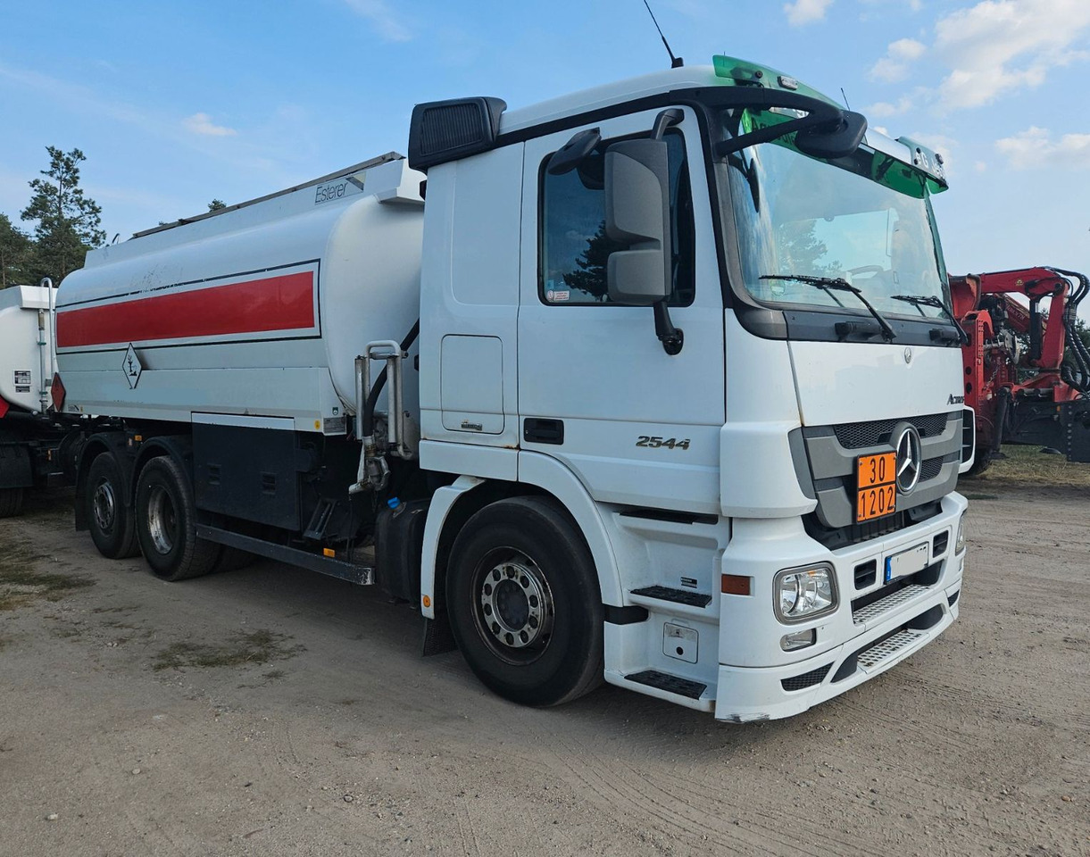 Mercedes-Benz Actros 2544 6x2 Tankwagen - Грузовик-цистерна: фото 2 Mercedes-Benz Actros 2544 6x2 Tankwagen - Грузовик-цистерна: фото 2