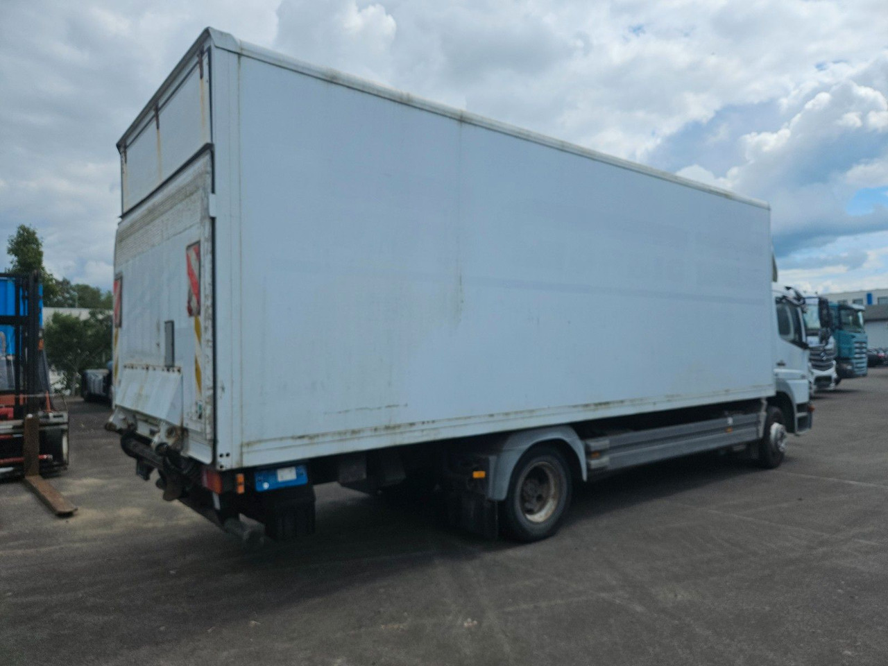 Mercedes-Benz Atego 1224 mit Ladebordwand - Грузовик с закрытым кузовом: фото 3 Mercedes-Benz Atego 1224 mit Ladebordwand - Грузовик с закрытым кузовом: фото 3