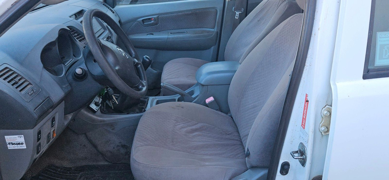 Toyota Hilux Double Cab 4x4 - Внедорожник: фото 5 Toyota Hilux Double Cab 4x4 - Внедорожник: фото 5