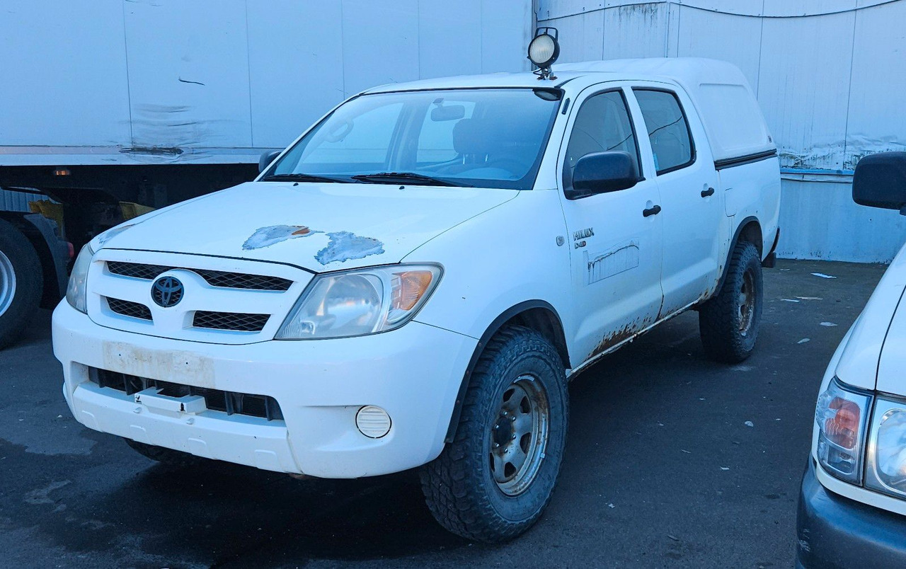 Toyota Hilux Double Cab 4x4 - Внедорожник: фото 1 Toyota Hilux Double Cab 4x4 - Внедорожник: фото 1