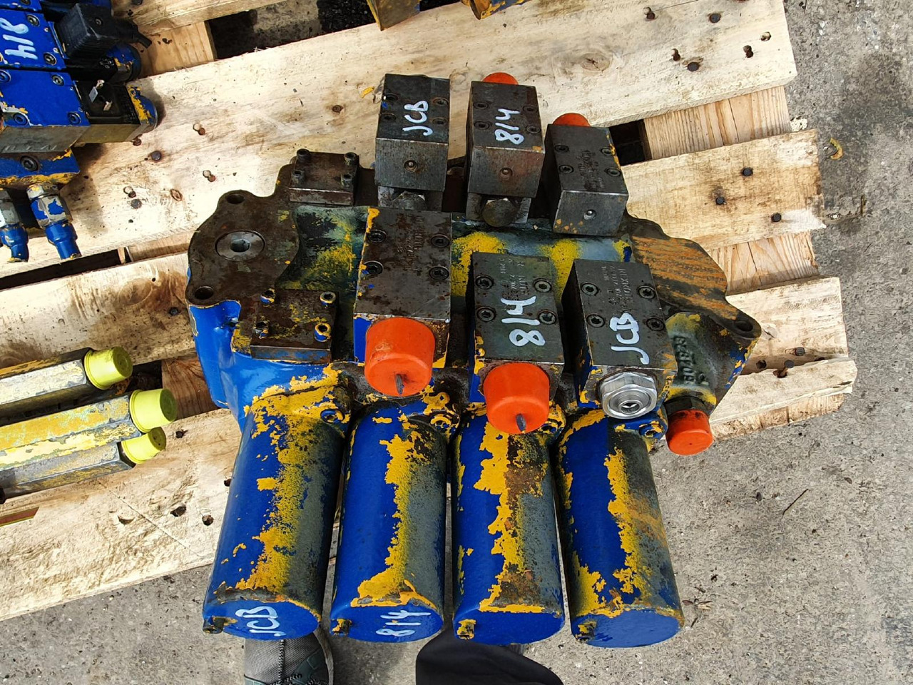 JCB 814 - Гидравлический клапан для Строительной техники: фото 4 JCB 814 - Гидравлический клапан для Строительной техники: фото 4