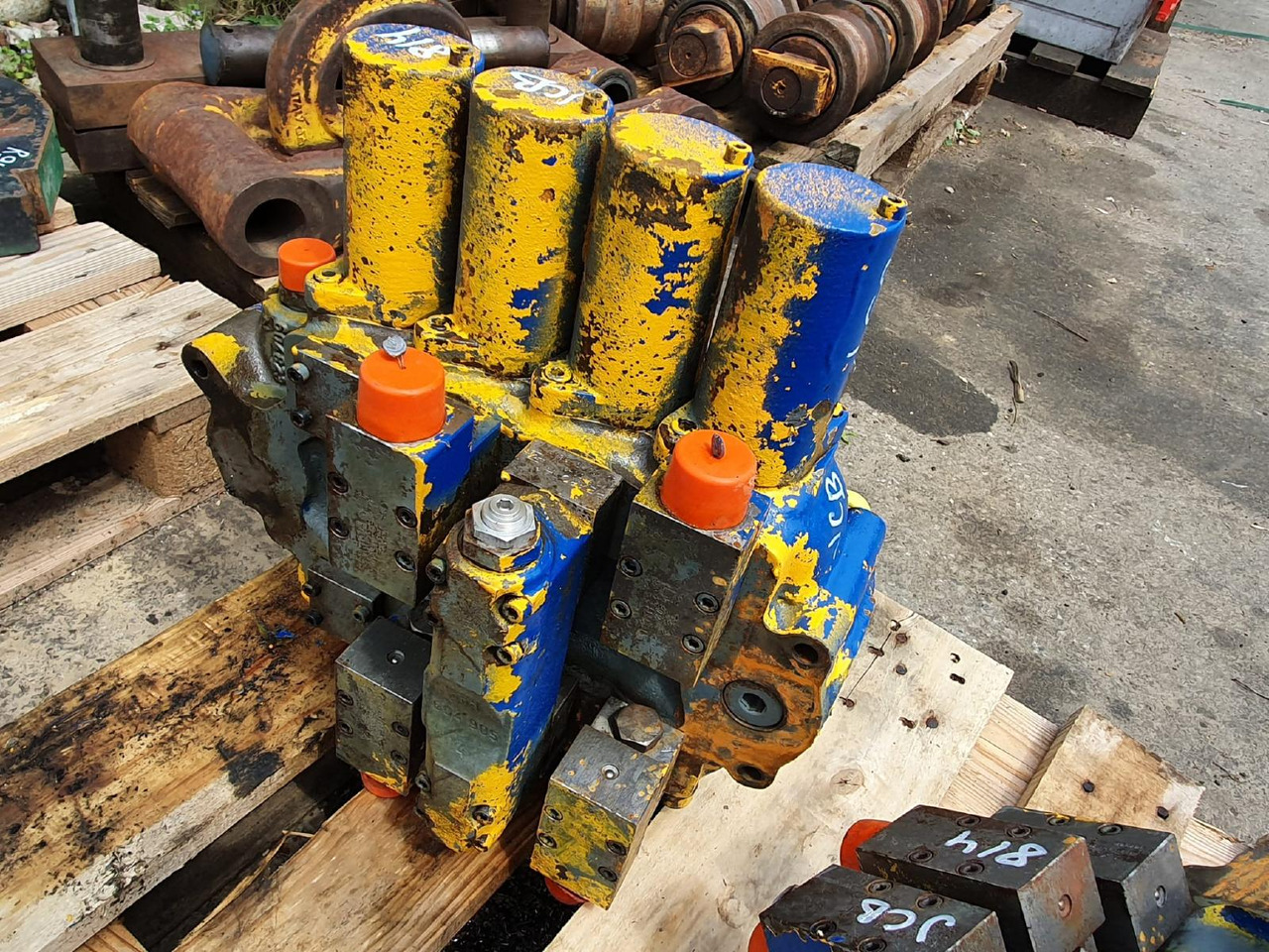 JCB 814 - Гидравлический клапан для Строительной техники: фото 3 JCB 814 - Гидравлический клапан для Строительной техники: фото 3