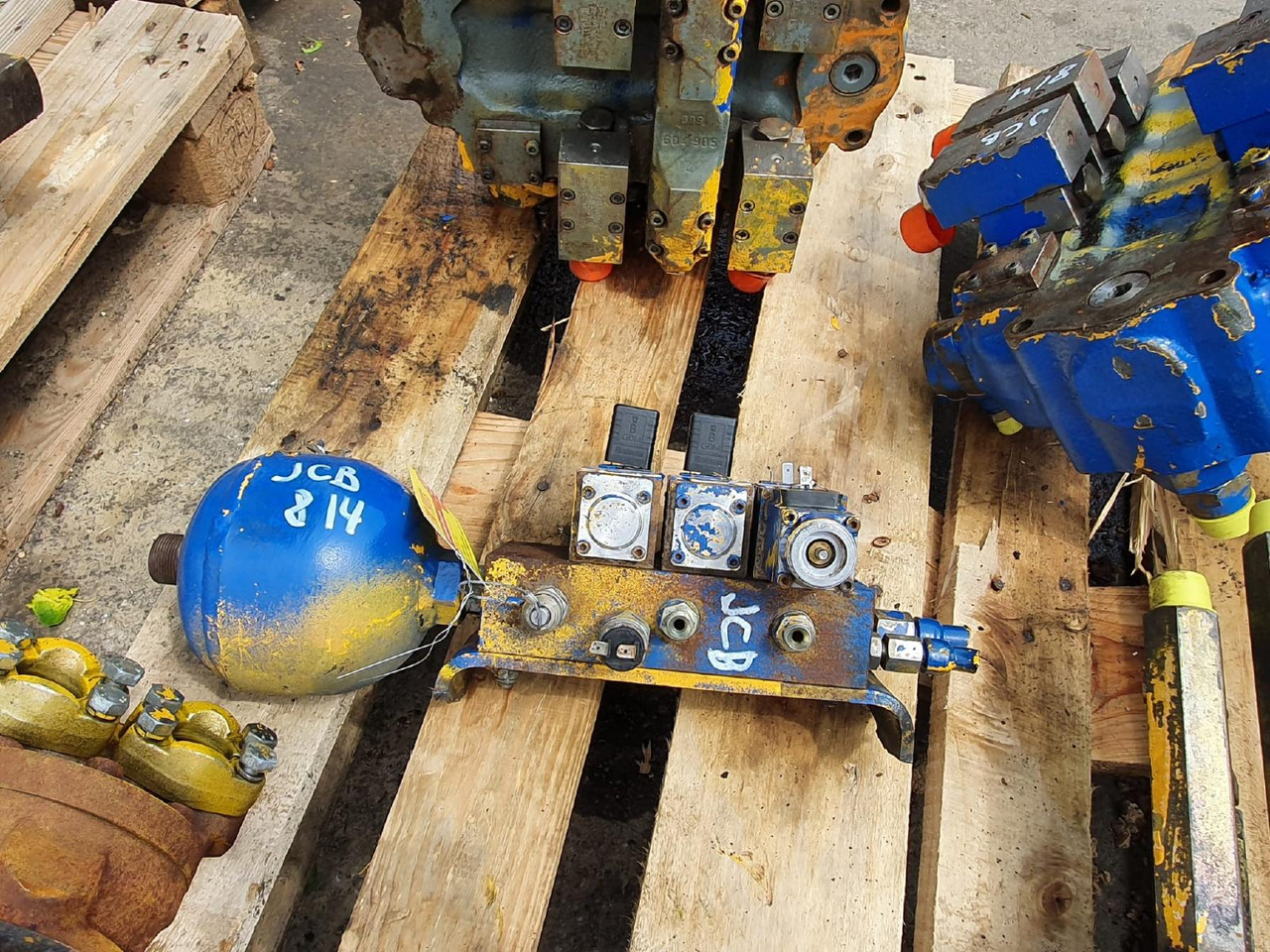 JCB 814 - Гидравлический клапан для Строительной техники: фото 2 JCB 814 - Гидравлический клапан для Строительной техники: фото 2