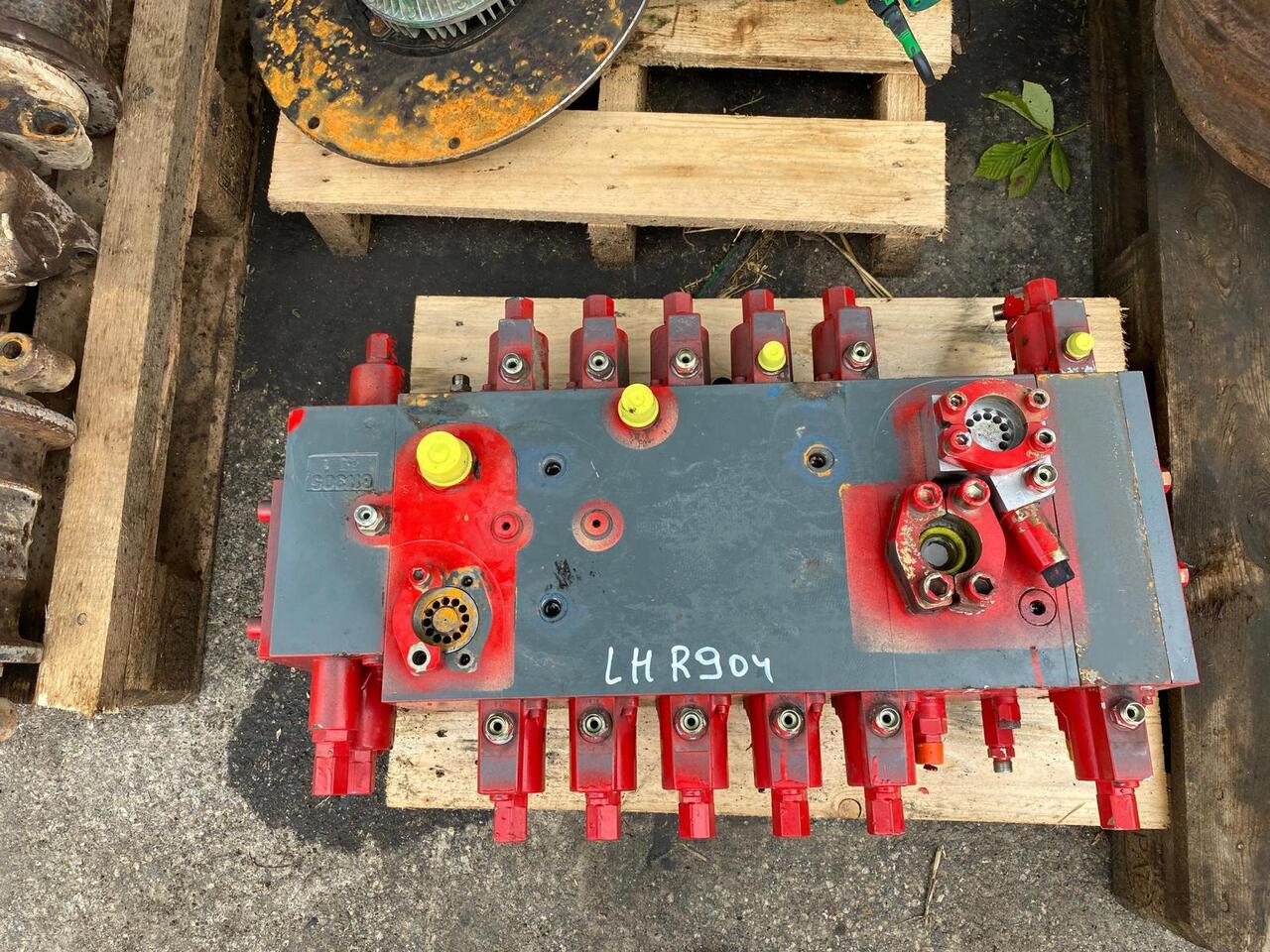 Liebherr R 904 - Гидравлический клапан для Строительной техники: фото 1 Liebherr R 904 - Гидравлический клапан для Строительной техники: фото 1