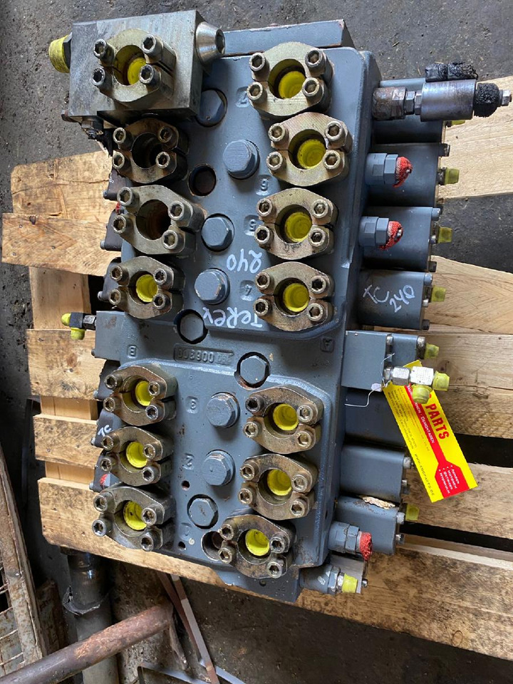 Terex TC 240 LC - Гидравлический клапан для Строительной техники: фото 3 Terex TC 240 LC - Гидравлический клапан для Строительной техники: фото 3