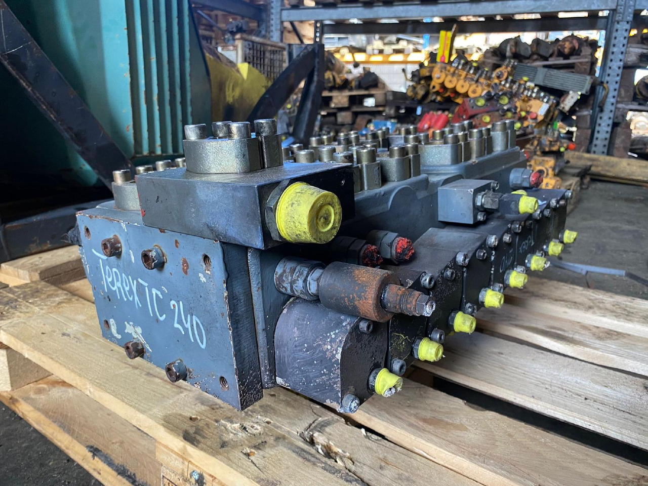Terex TC 240 LC - Гидравлический клапан для Строительной техники: фото 4 Terex TC 240 LC - Гидравлический клапан для Строительной техники: фото 4