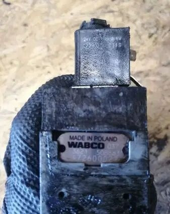 ZAWÓR OTWIERANIA DRZWI 3 CEWKI WABCO DO AUTOBUSÓW MERCEDES MAN D 472600022 - Тормозной клапан для Грузовиков: фото 2 ZAWÓR OTWIERANIA DRZWI 3 CEWKI WABCO DO AUTOBUSÓW MERCEDES MAN D 472600022 - Тормозной клапан для Грузовиков: фото 2