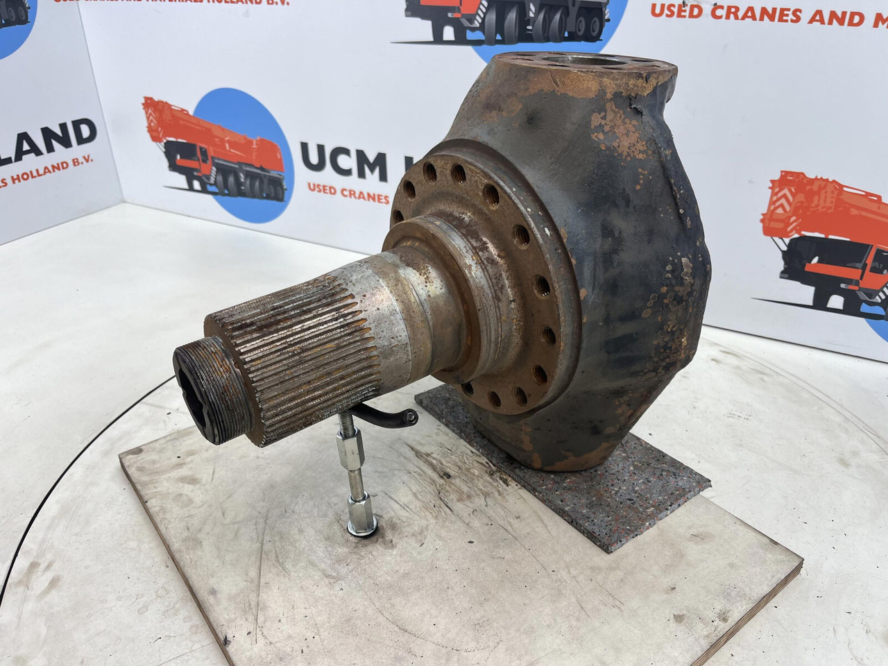FAUN RTF 40 Steering knuckle 16 holes axle 3 - Поворотный кулак для Кранов: фото 1 FAUN RTF 40 Steering knuckle 16 holes axle 3 - Поворотный кулак для Кранов: фото 1