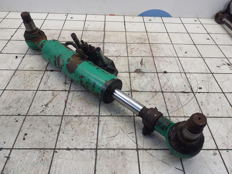 Faun ATF 60-3 axle 3 steering lock cylinder left side - Гидравлический цилиндр для Кранов: фото 1 Faun ATF 60-3 axle 3 steering lock cylinder left side - Гидравлический цилиндр для Кранов: фото 1