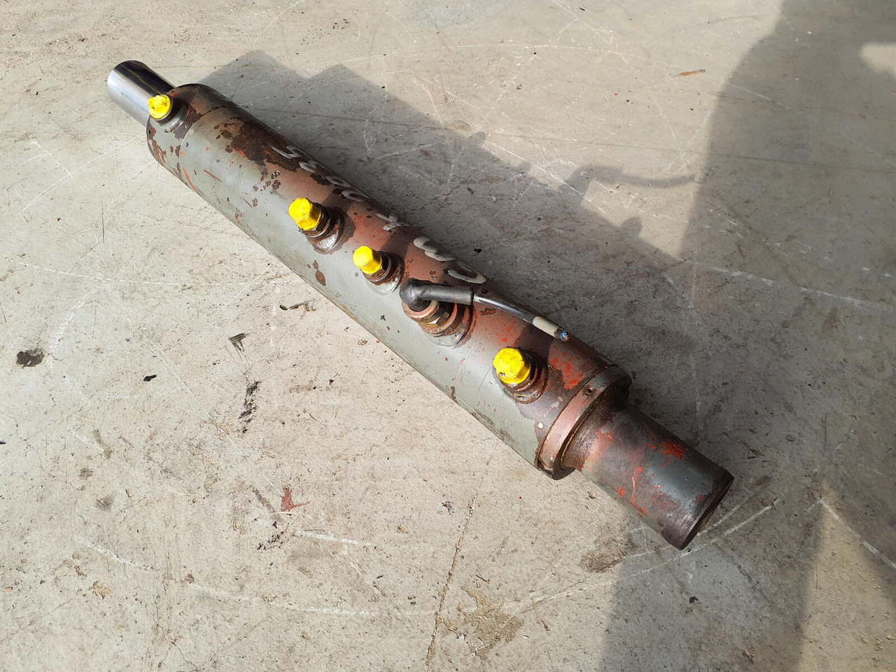 Grove GMK 2035 steering locking cylinder - Гидравлический цилиндр для Мобильных кранов: фото 1 Grove GMK 2035 steering locking cylinder - Гидравлический цилиндр для Мобильных кранов: фото 1