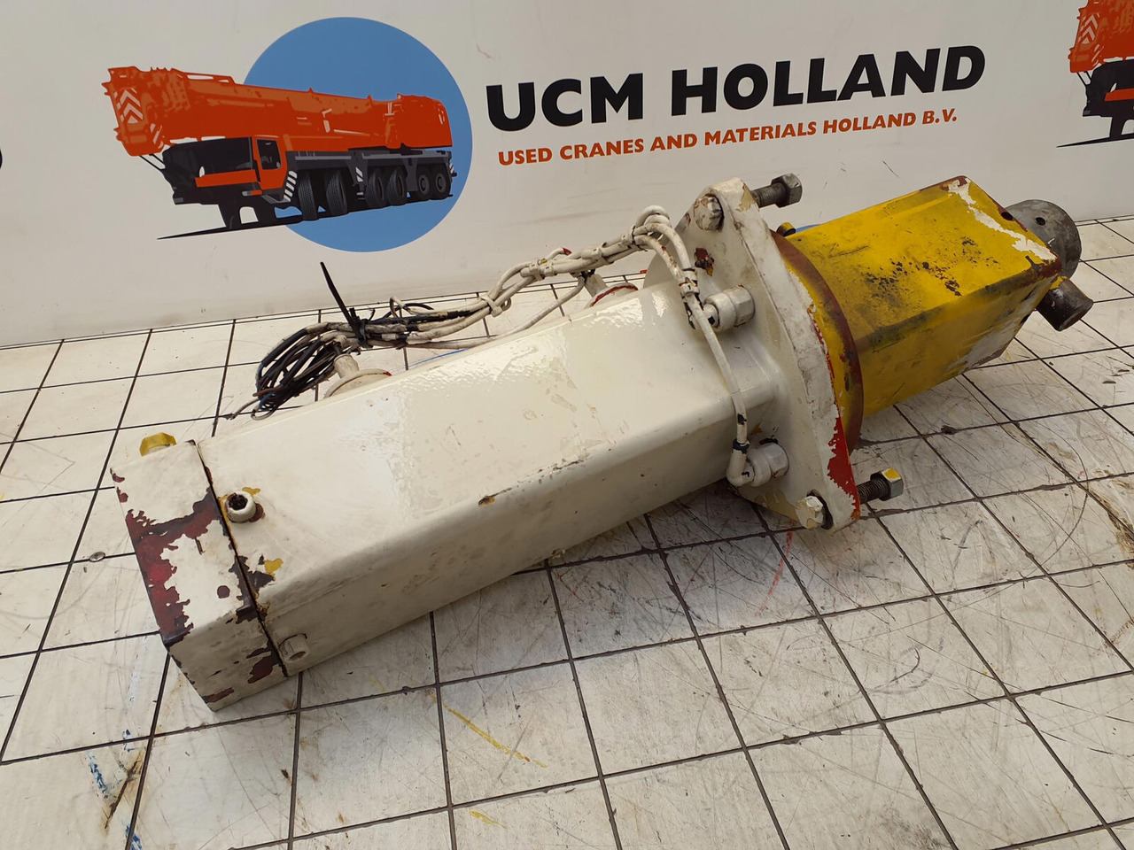 Grove GMK 3050 counterweight cylinder - Гидравлический цилиндр для Мобильных кранов: фото 2 Grove GMK 3050 counterweight cylinder - Гидравлический цилиндр для Мобильных кранов: фото 2