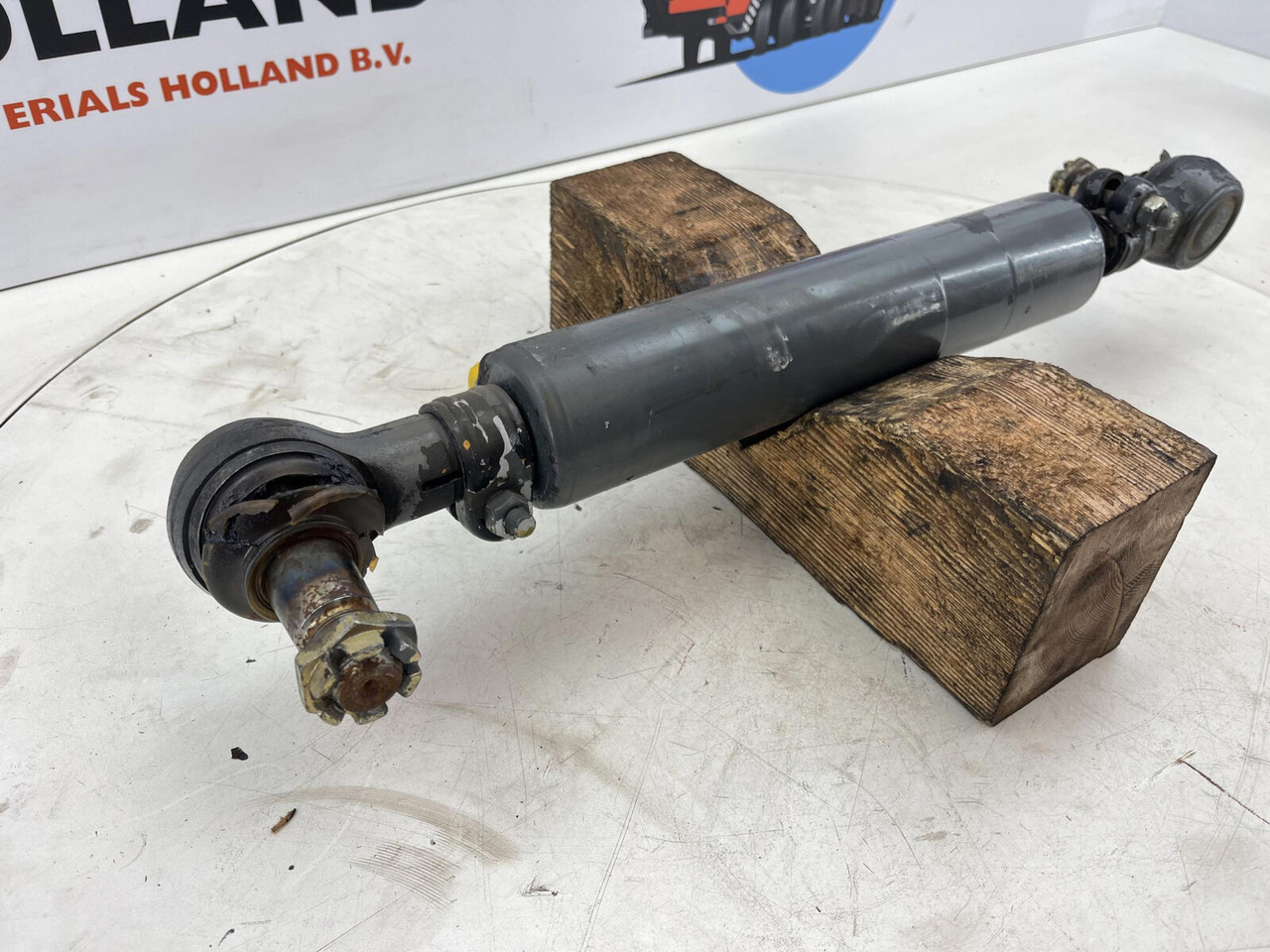 Grove GMK 3055 steering cylinder axle 2 left - Гидравлический цилиндр для Мобильных кранов: фото 4 Grove GMK 3055 steering cylinder axle 2 left - Гидравлический цилиндр для Мобильных кранов: фото 4