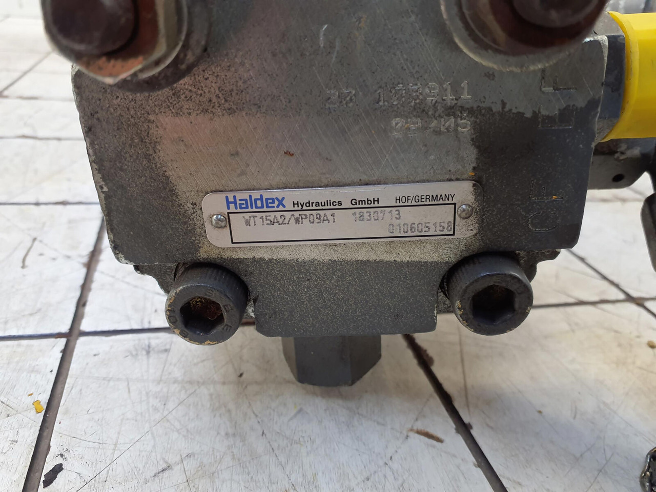 Grove GMK 3055 three way gear pump - Гидравлический насос для Мобильных кранов: фото 5 Grove GMK 3055 three way gear pump - Гидравлический насос для Мобильных кранов: фото 5