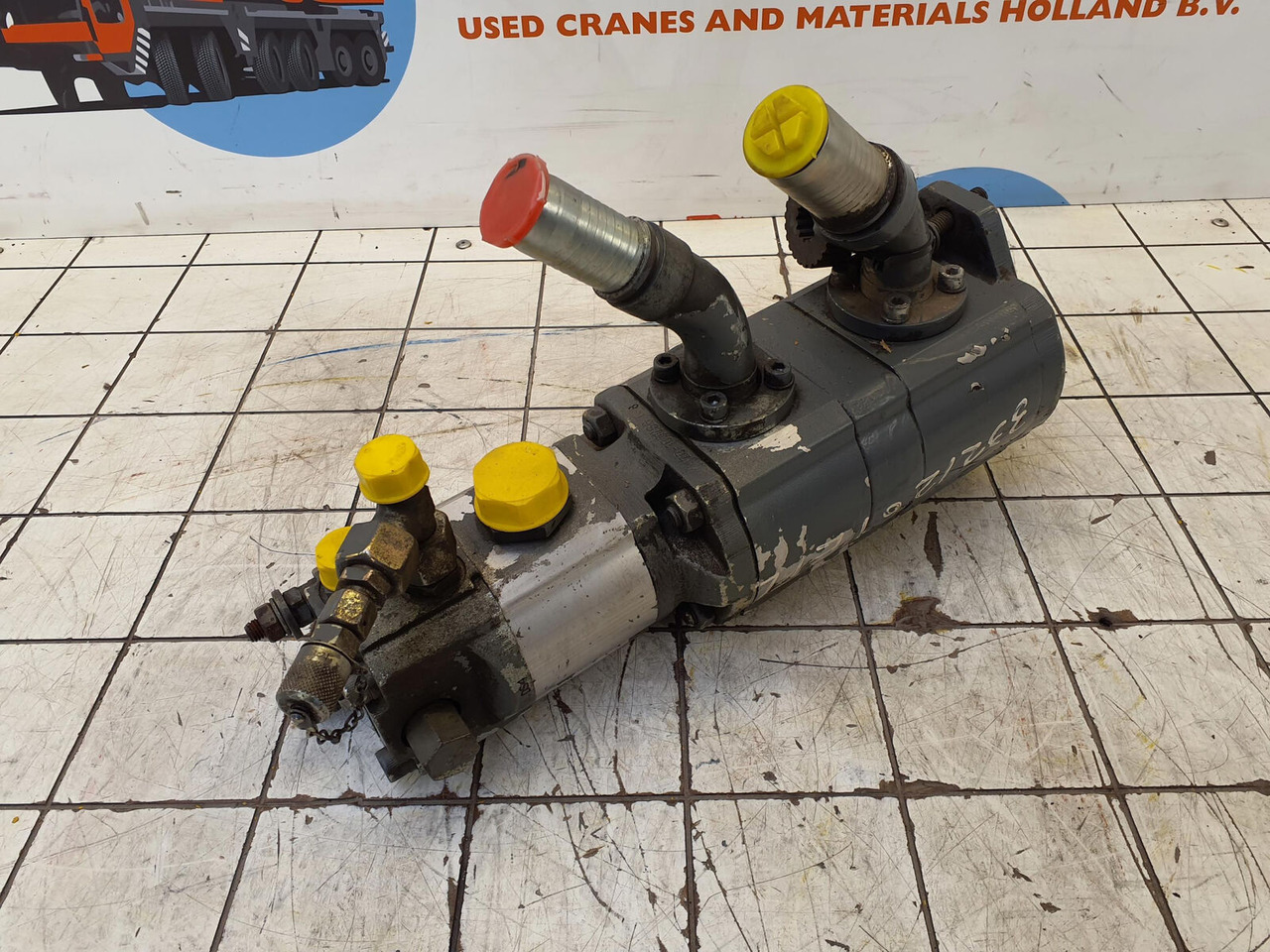 Grove GMK 3055 three way gear pump - Гидравлический насос для Мобильных кранов: фото 3 Grove GMK 3055 three way gear pump - Гидравлический насос для Мобильных кранов: фото 3