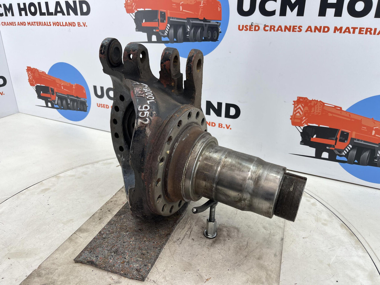 Grove GMK Steering knuckle 16 holes - Поворотный кулак для Мобильных кранов: фото 3 Grove GMK Steering knuckle 16 holes - Поворотный кулак для Мобильных кранов: фото 3