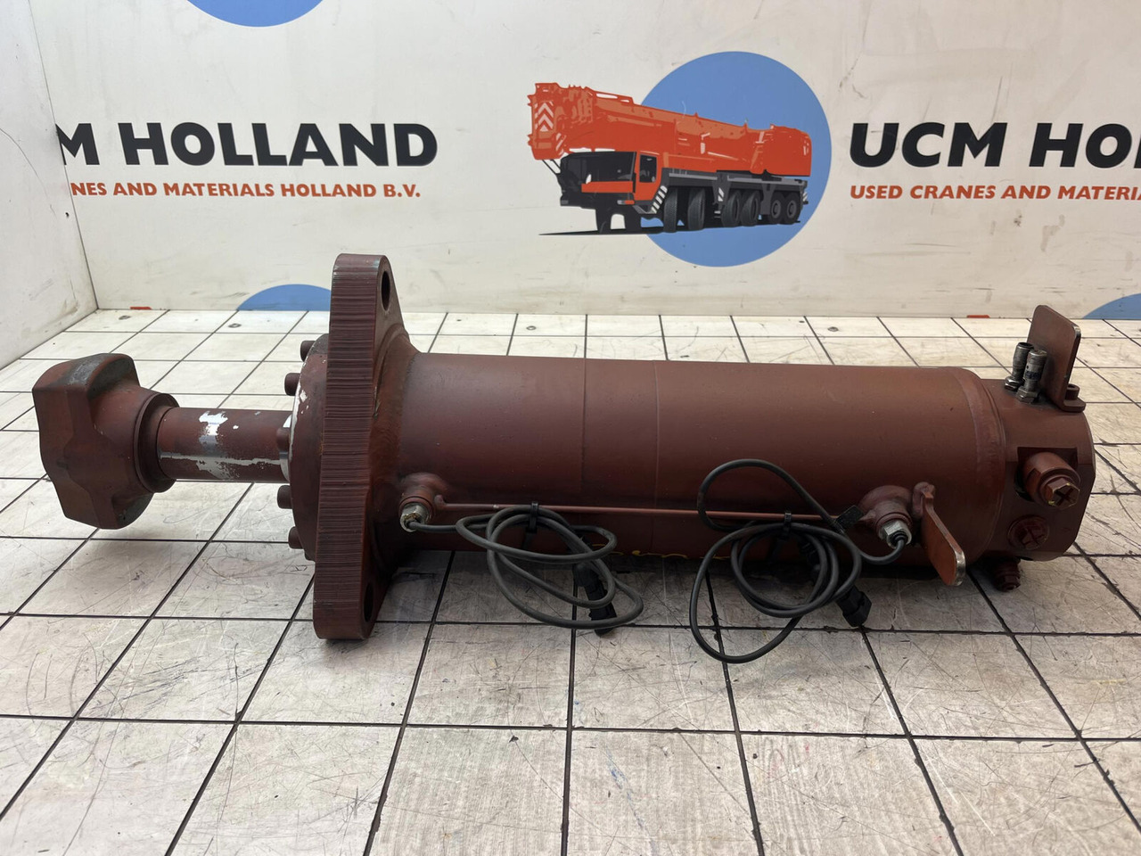Grove GMK counterweight cylinder - Гидравлический цилиндр для Мобильных кранов: фото 1 Grove GMK counterweight cylinder - Гидравлический цилиндр для Мобильных кранов: фото 1