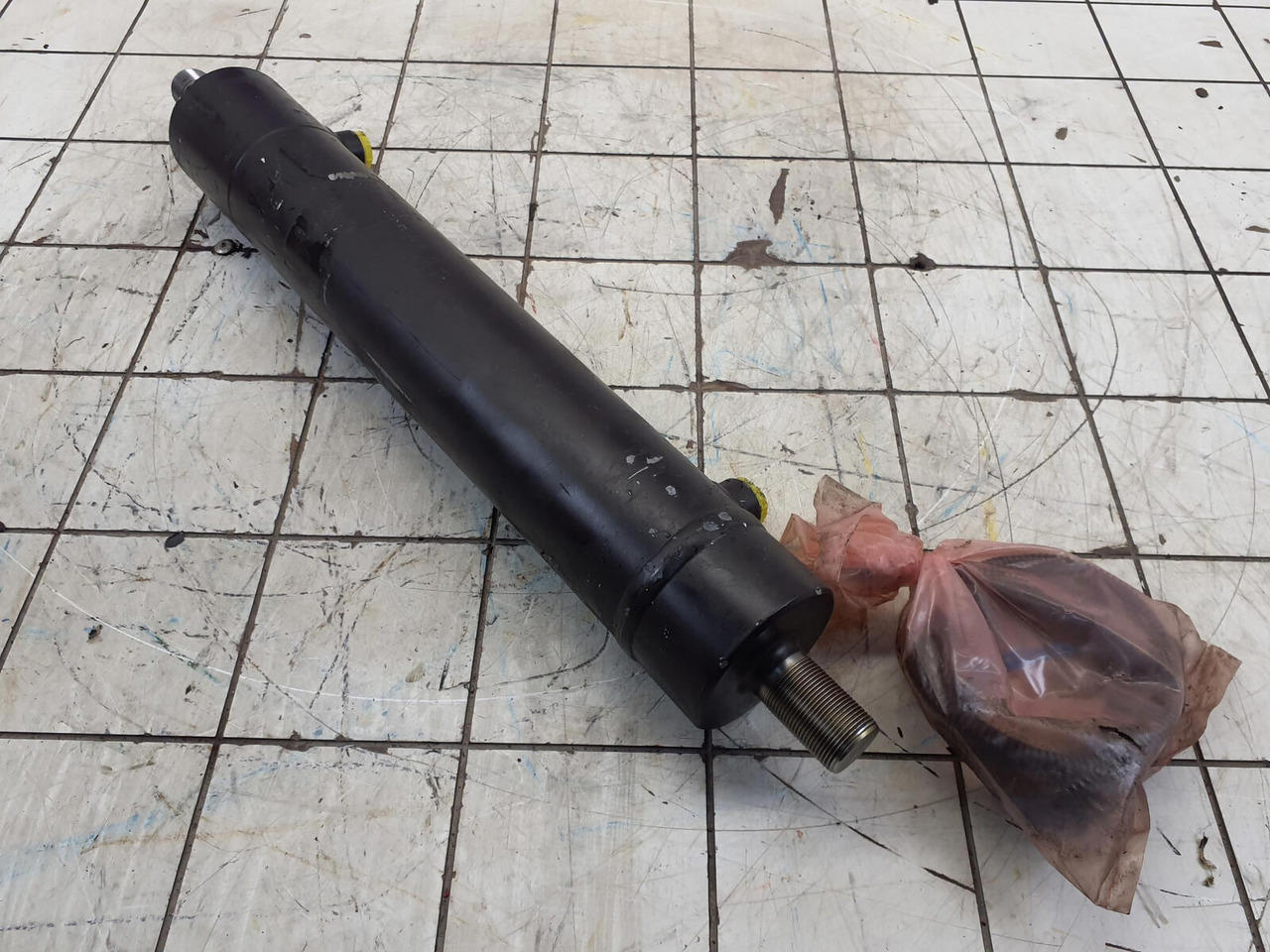 Grove GMK steering cylinder with length sensor - Гидравлический цилиндр для Мобильных кранов: фото 1 Grove GMK steering cylinder with length sensor - Гидравлический цилиндр для Мобильных кранов: фото 1