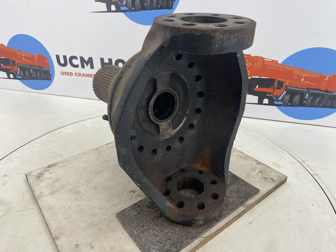 Liebherr LTM 1035/2 Steering knuckle 16 holes - Поворотный кулак для Мобильных кранов: фото 4 Liebherr LTM 1035/2 Steering knuckle 16 holes - Поворотный кулак для Мобильных кранов: фото 4