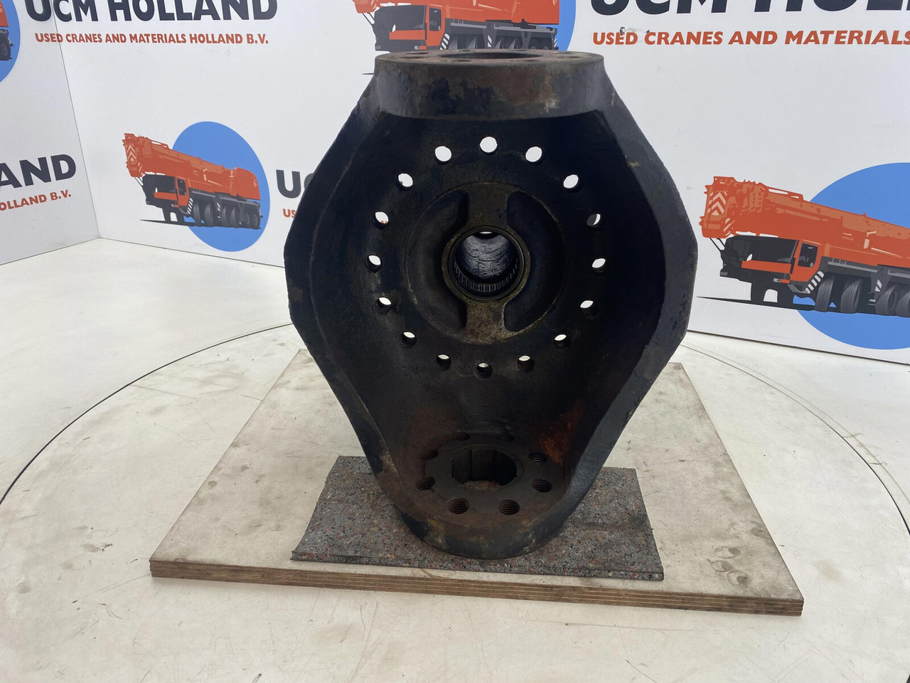 Liebherr LTM 1035/2 Steering knuckle 16 holes - Поворотный кулак для Мобильных кранов: фото 5 Liebherr LTM 1035/2 Steering knuckle 16 holes - Поворотный кулак для Мобильных кранов: фото 5