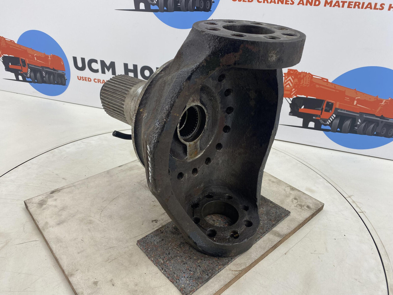 Liebherr LTM 1035 Steering knuckle 16 holes axle 1 - Поворотный кулак для Мобильных кранов: фото 4 Liebherr LTM 1035 Steering knuckle 16 holes axle 1 - Поворотный кулак для Мобильных кранов: фото 4